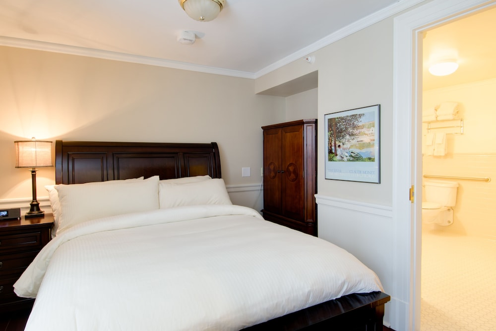 Deluxe Suite, 1 Queen Bed, Non Smoking