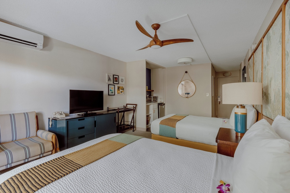 Room, 2 Double Beds, Pool View - Photo 3