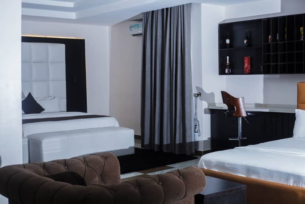 Luxury Suite photo 1