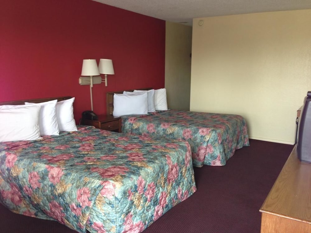 Double Room, 2 Queen Beds, Smoking photo 1