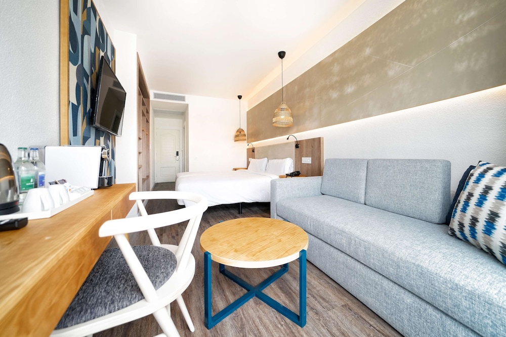 Standard Double Room (2 Adults) photo 2