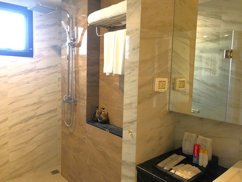 Deluxe Suite photo 2