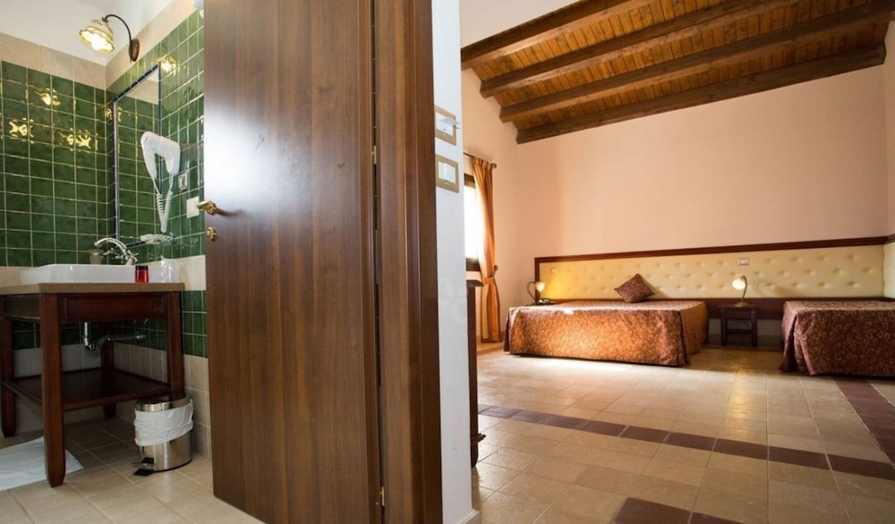 Standard Triple Room photo 3