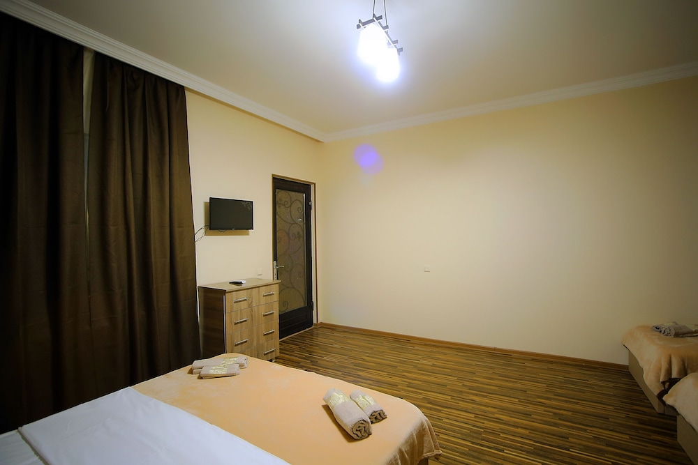 Standard Twin Room, Pool View photo 3