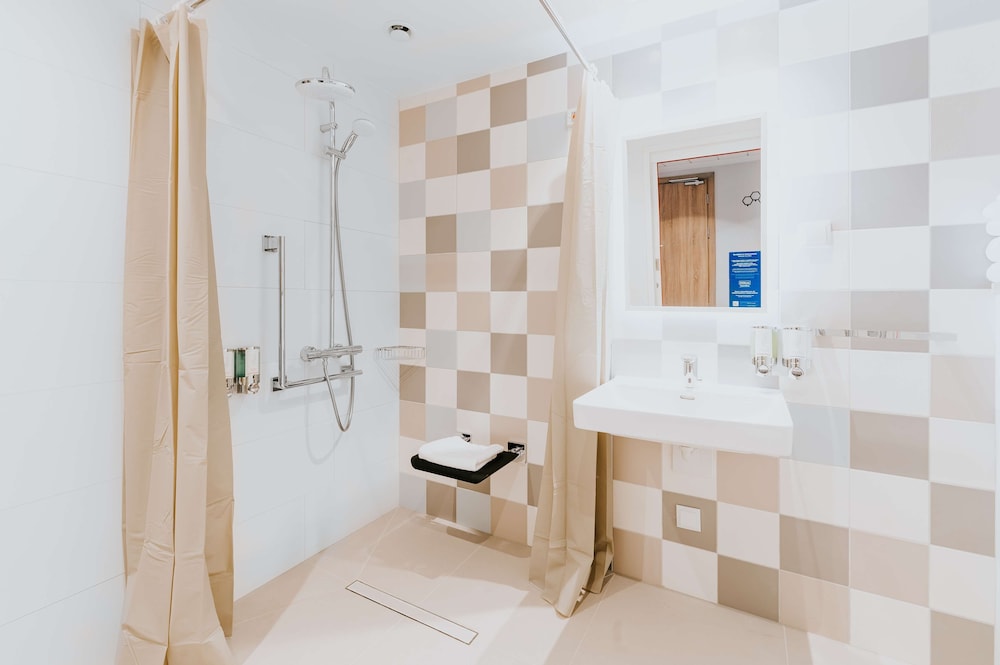 Standard Double or Twin Room, 1 King Bed, Accessible - Photo 4