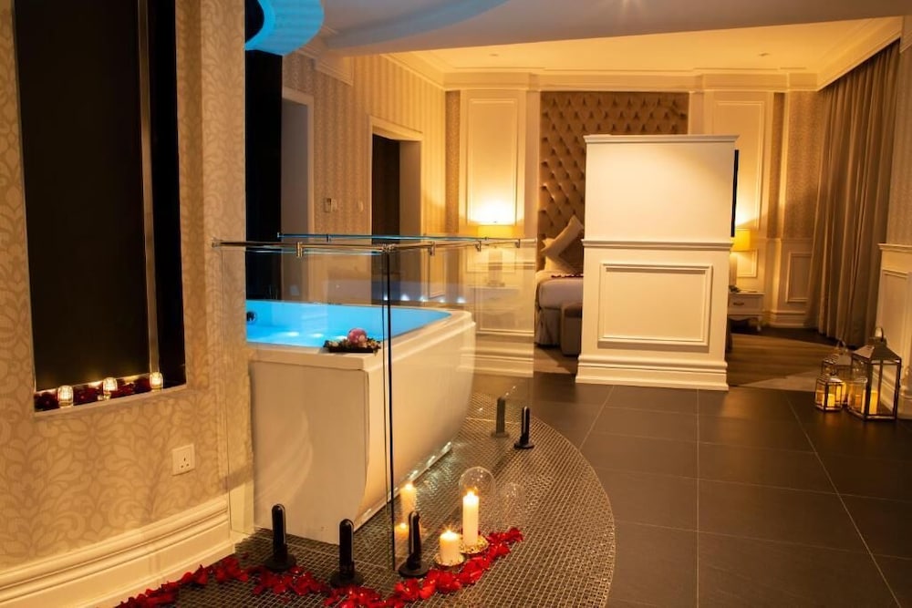 Majestic suite, Jacuzzi, with Balcony photo 1