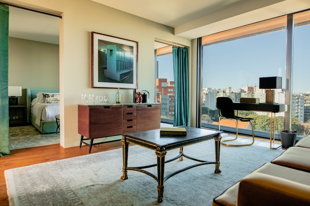 Executive Suite - Photo 9