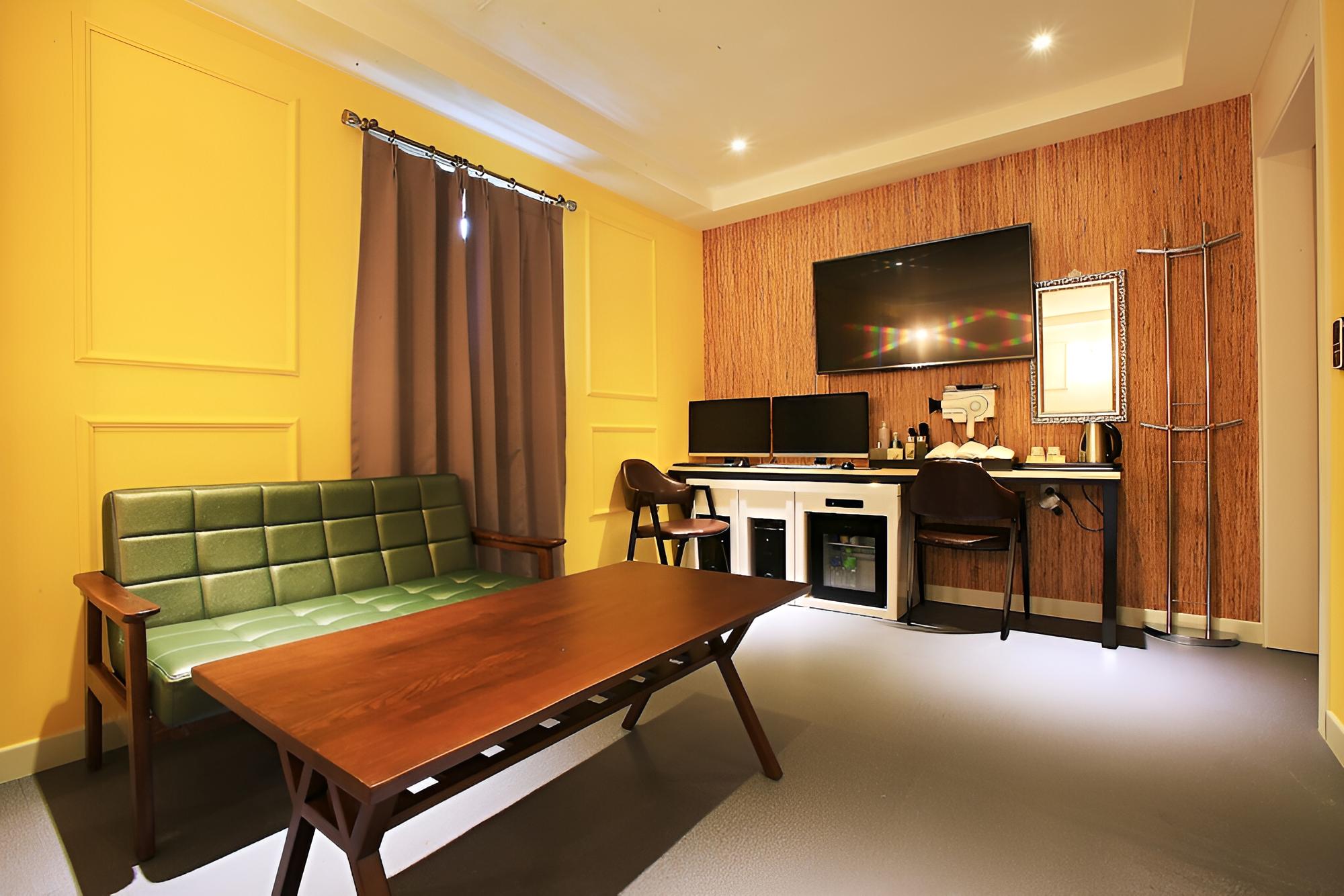 Room (Grand Suite (70-inch TV Spa or Nespre) - Photo 5