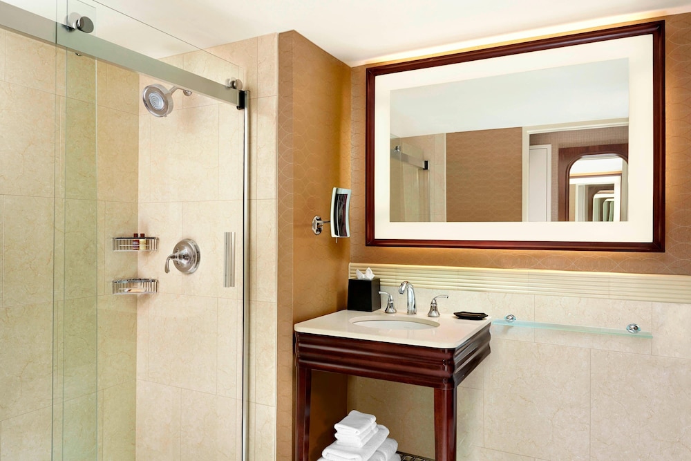 Club Suite, 1 Bedroom - Photo 7