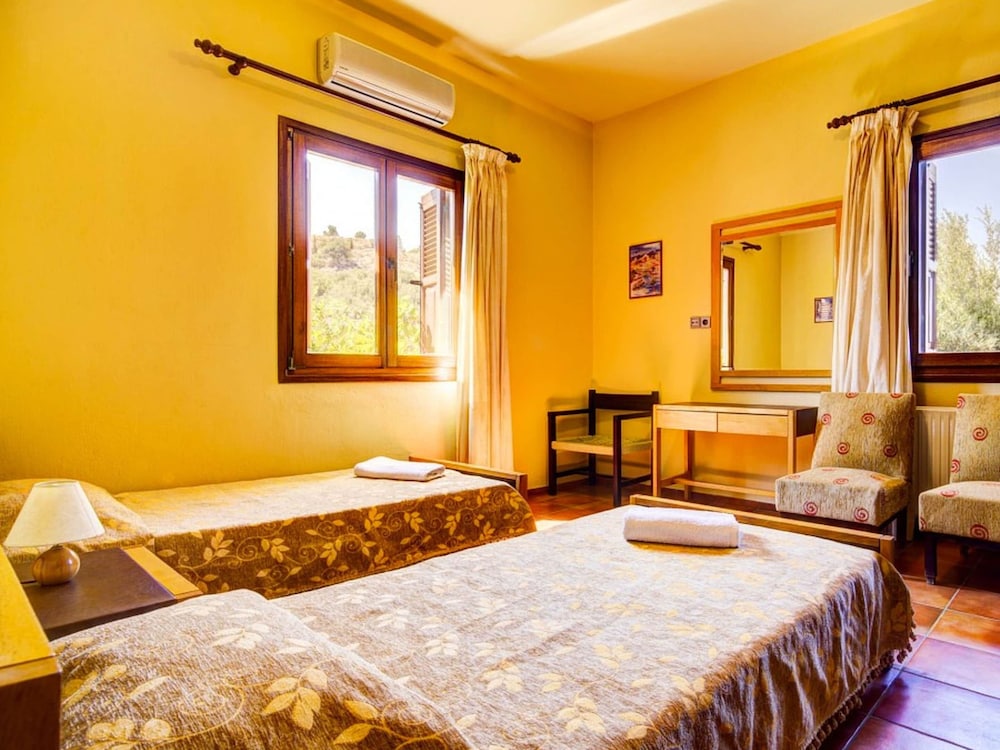 Villa photo 2