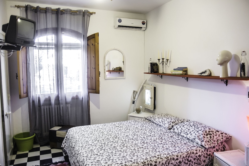 Comfort Double Room (White)
