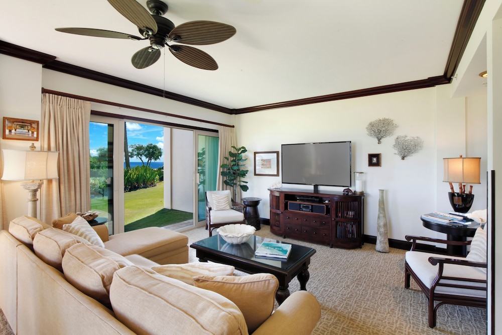 Grand Room, 2 Bedrooms, Beachfront (Unit A107, Premier, 3Bath) photo 3