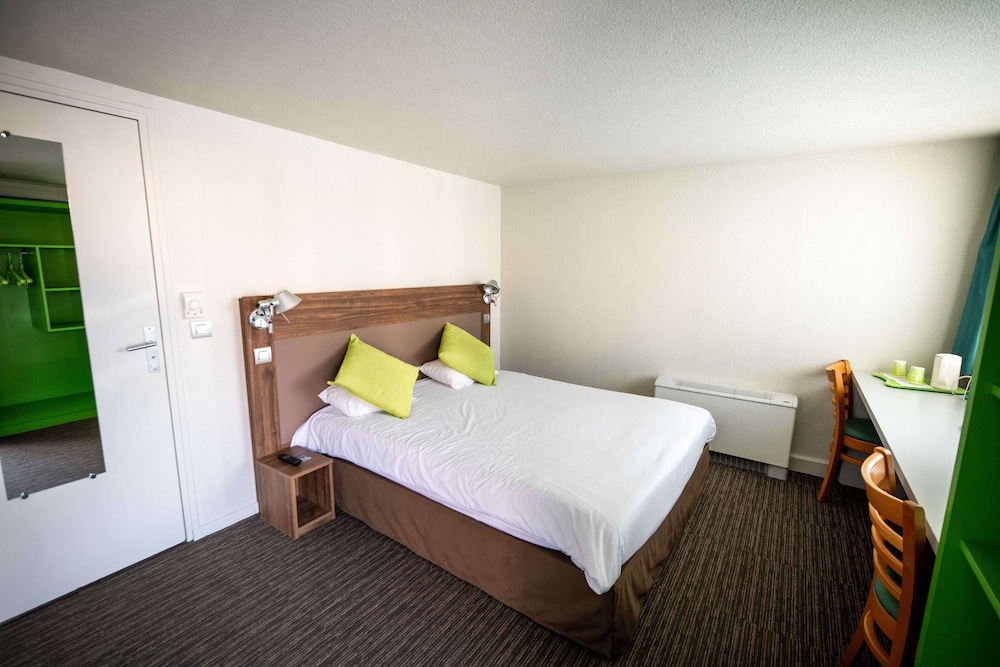 Standard Room, Multiple Beds - Photo 4