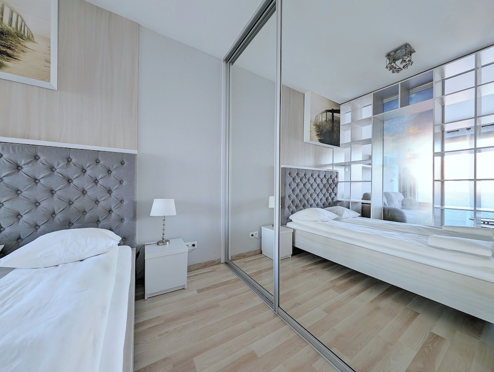 Panoramic Studio Suite, 1 Queen Bed with Sofa bed, Balcony, Tower (Air Condition) photo 2