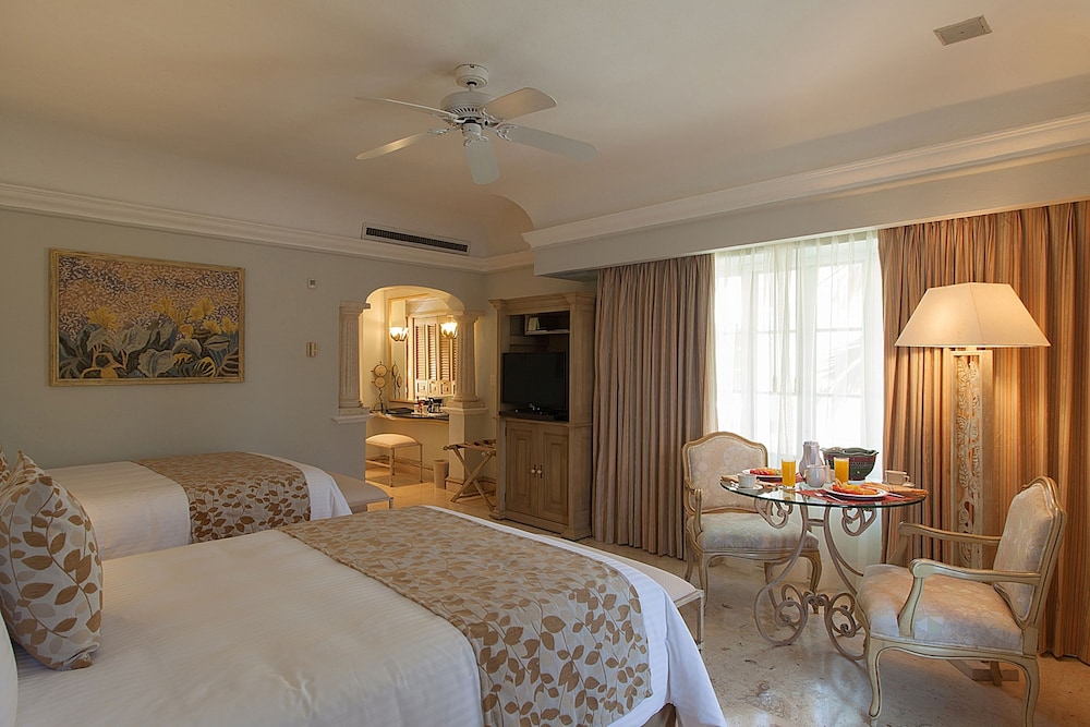Double Room (Kids Stay Included) - Photo 2