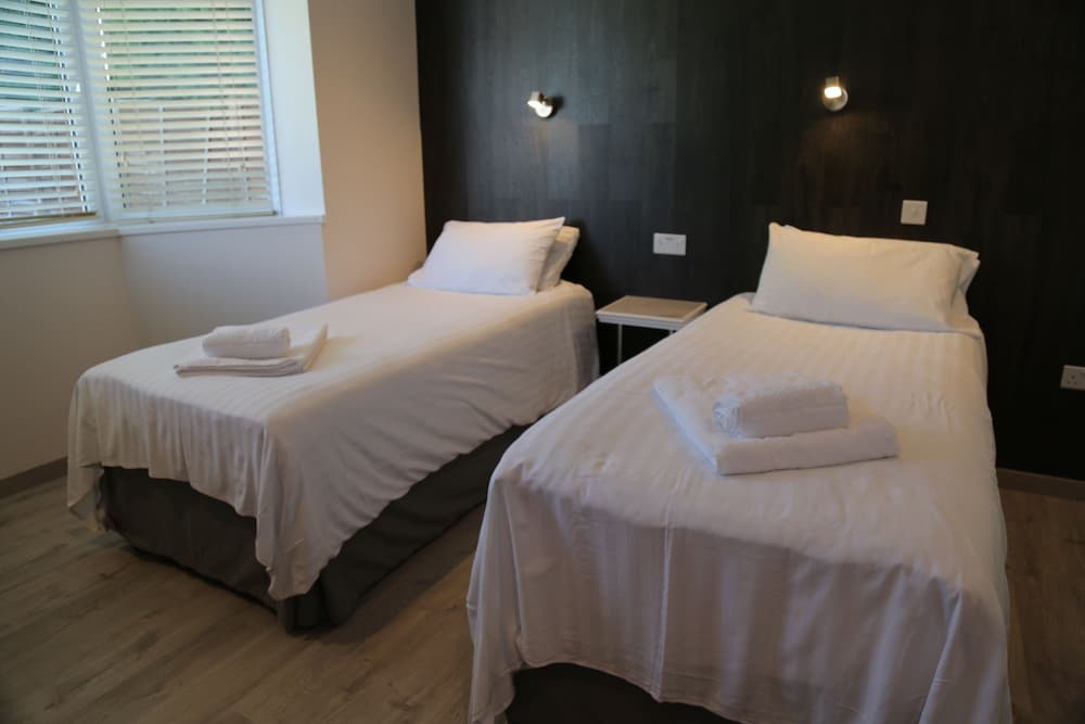 Standard Quadruple Room, Ensuite (Double 2 and Single beds) photo 2
