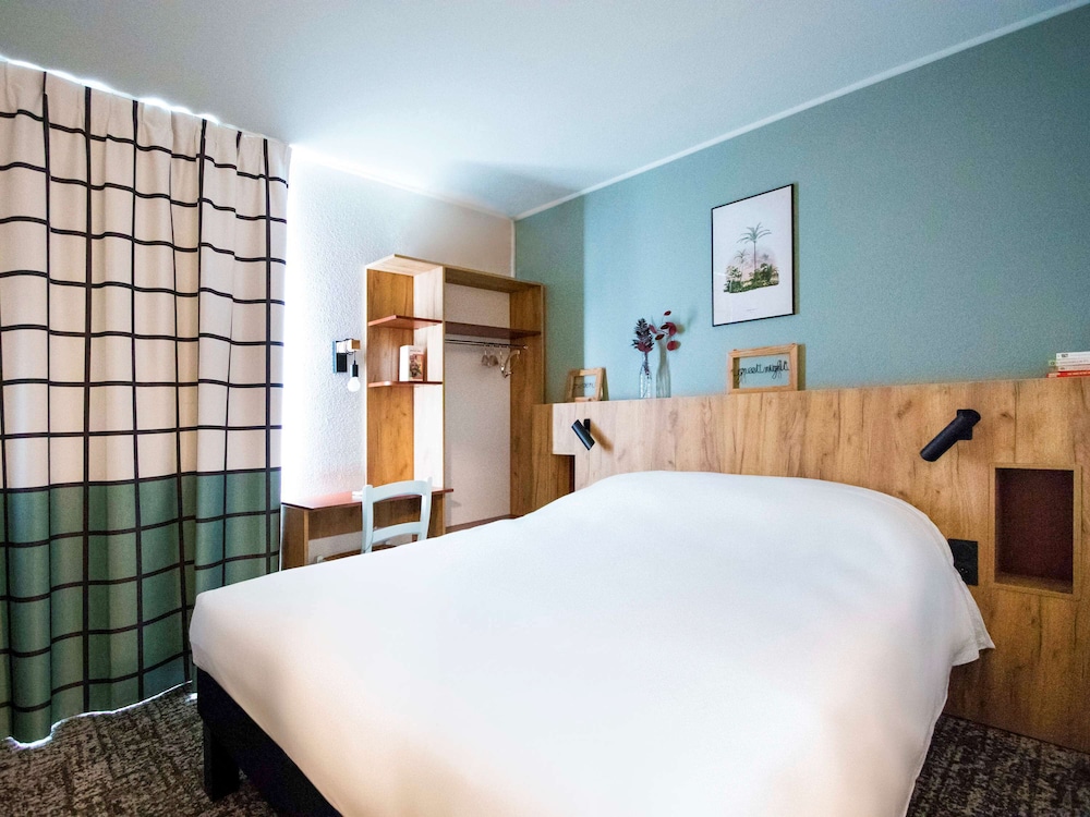 Pop Room with a double bed - Photo 8