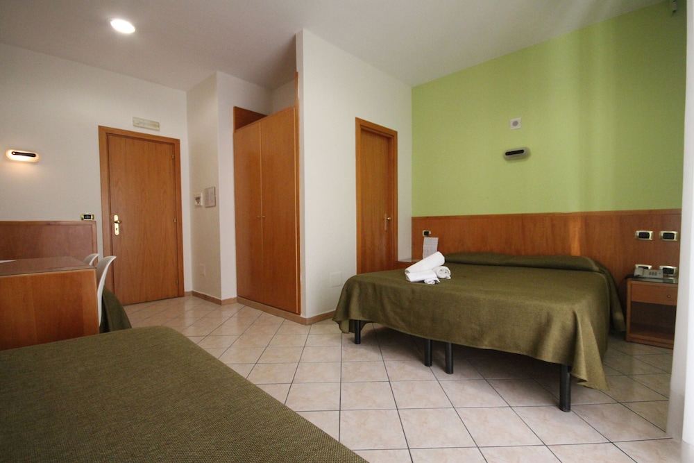Standard Triple Room - Photo 3