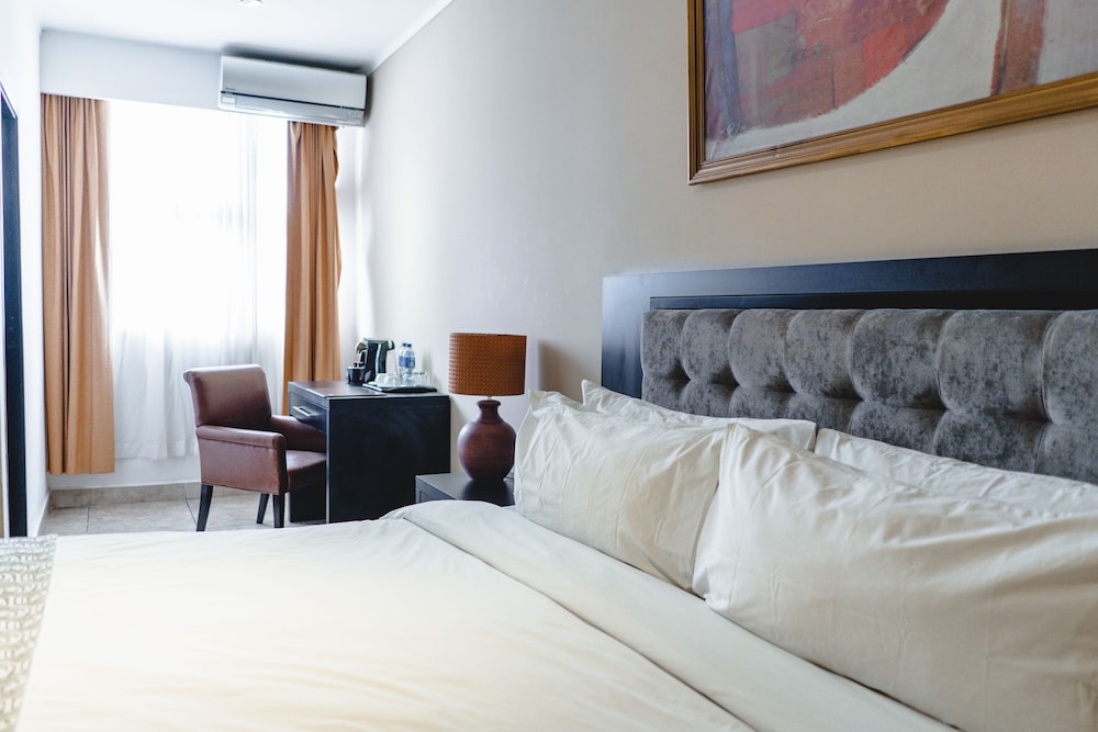 Standard Room, 1 King Bed - Photo 7