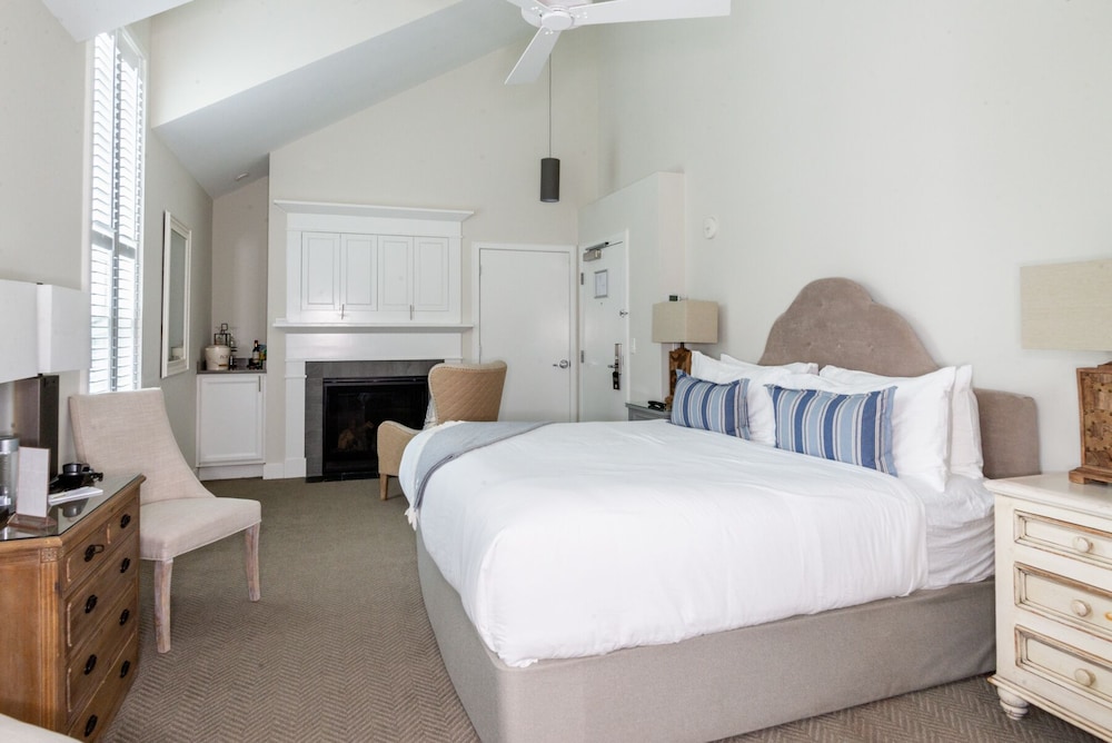 Standard Single Room, 1 King Bed, Accessible, Non Smoking photo 3