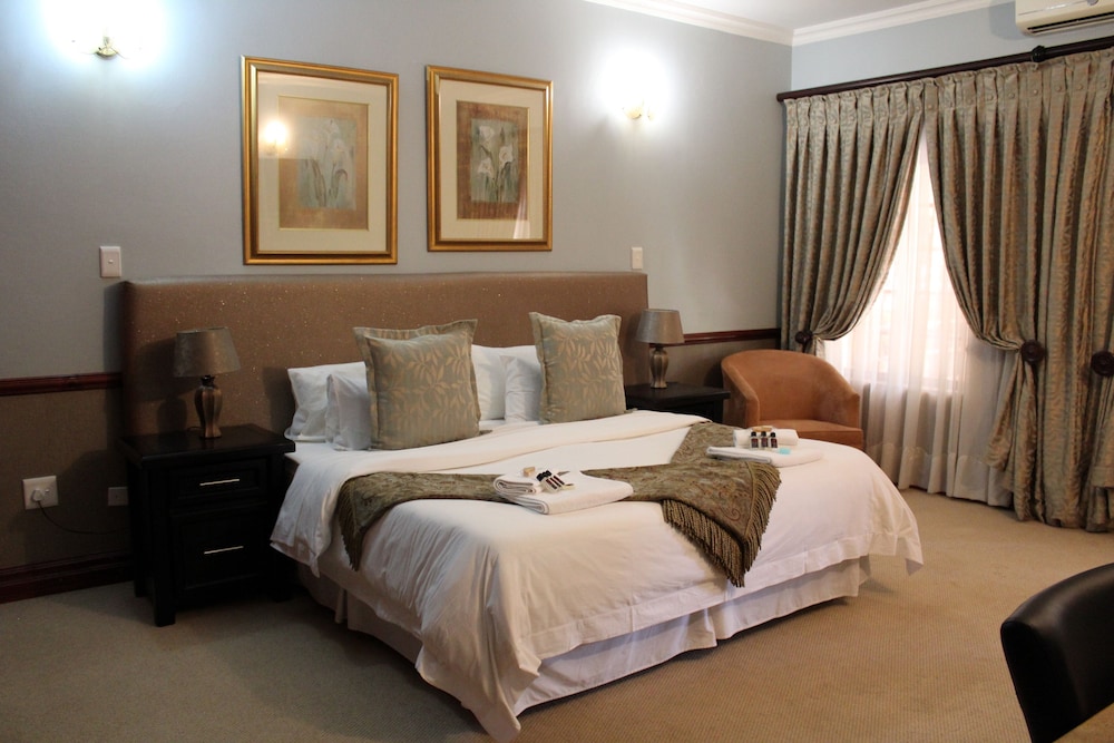 Luxury Twin Room (Rhino)