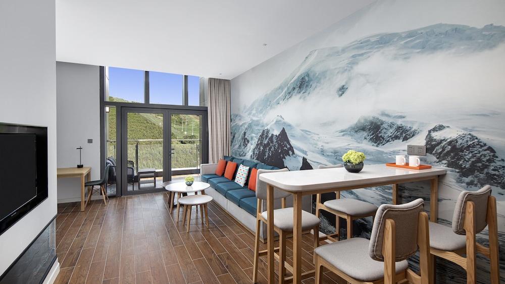 Junior Suite, 3 Twin Beds - Photo 1