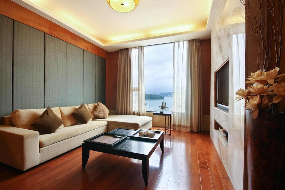 Suite, Lake View photo 1