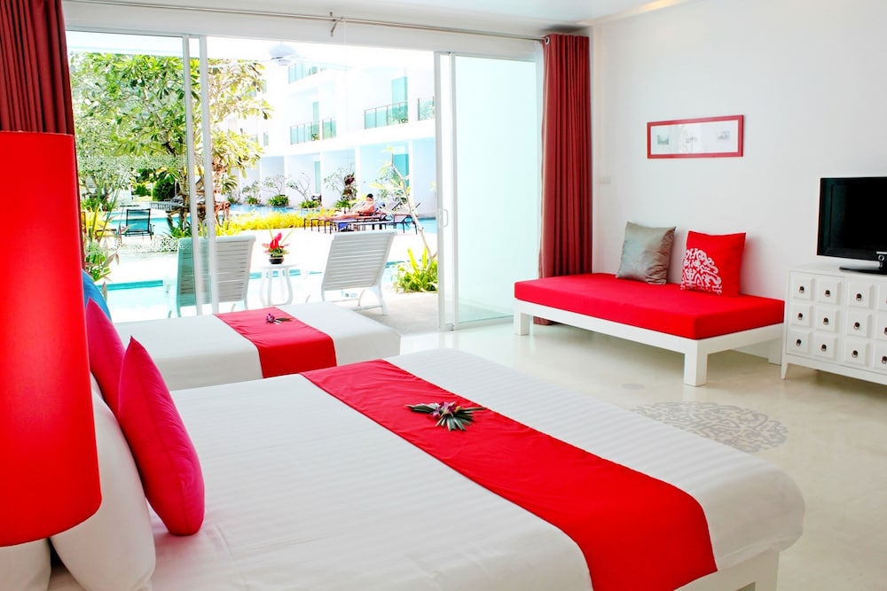 Deluxe Room, Pool Access - Photo 4