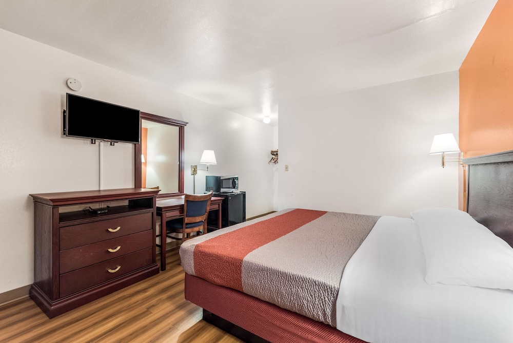 Room, 1 King Bed photo 1