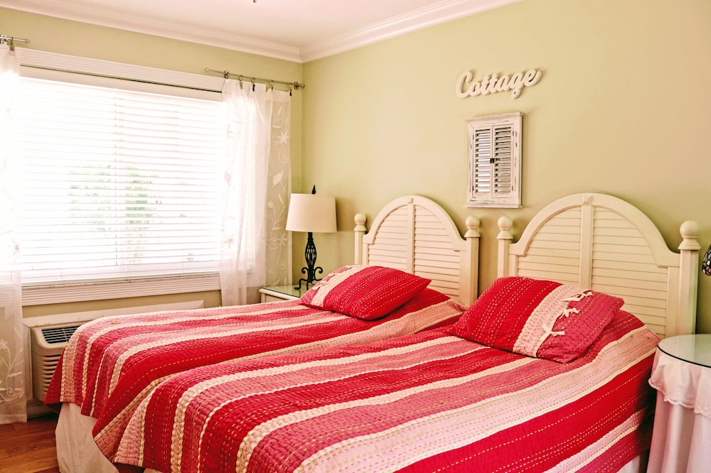 The Floridian Hotel Room 2 twin beds