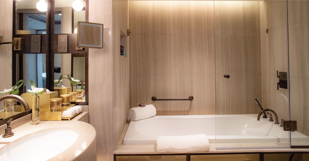 Deluxe Room, Balcony (Ocean)