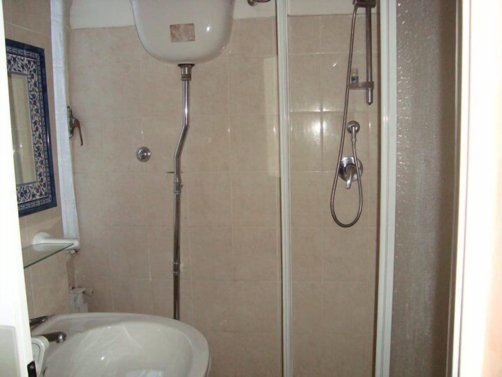 Shared Dormitory, Mixed Dorm, Shared Bathroom