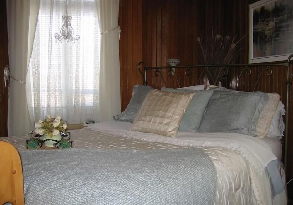 Superior Room, 1 Queen Bed, Private Bathroom (Faisan) photo 1