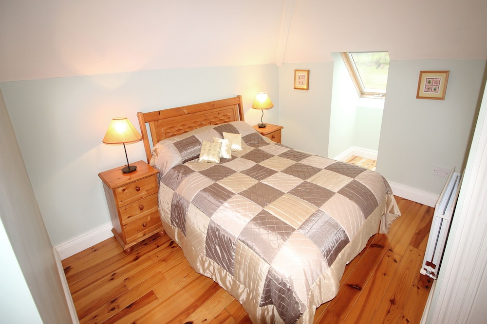 House, 4 Bedrooms (4 Bathrooms) photo 3