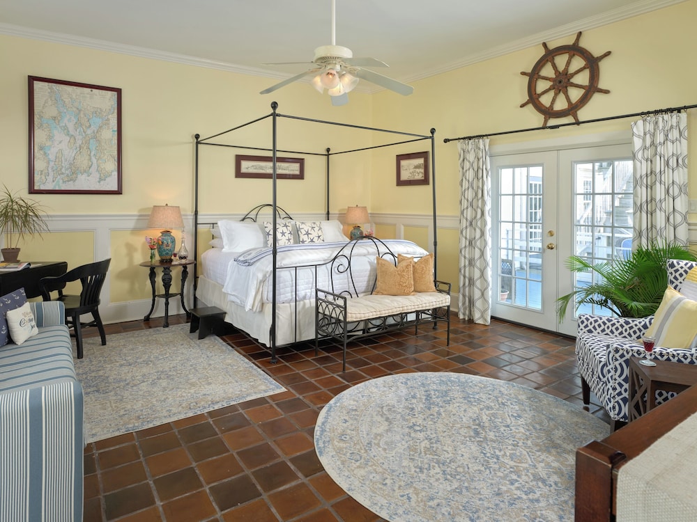 Lewis Bay Light Suite