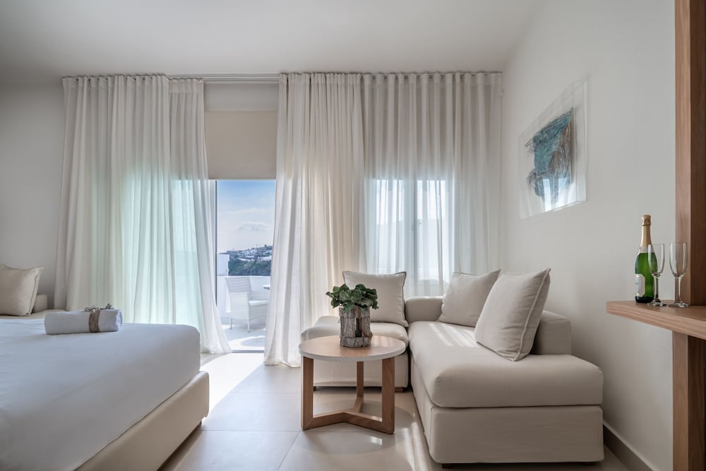 Nissaki VIP Suite with Indoor and Outdoor Hot Tub, Sea View - Photo 6