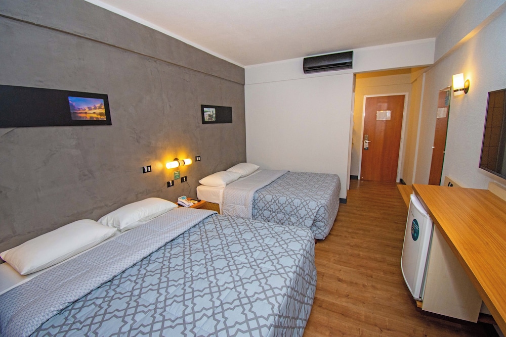 Standard Quadruple Room, 2 Double Beds photo 1