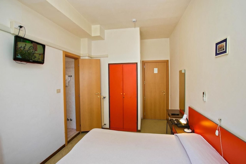 Double or Twin Room photo 2