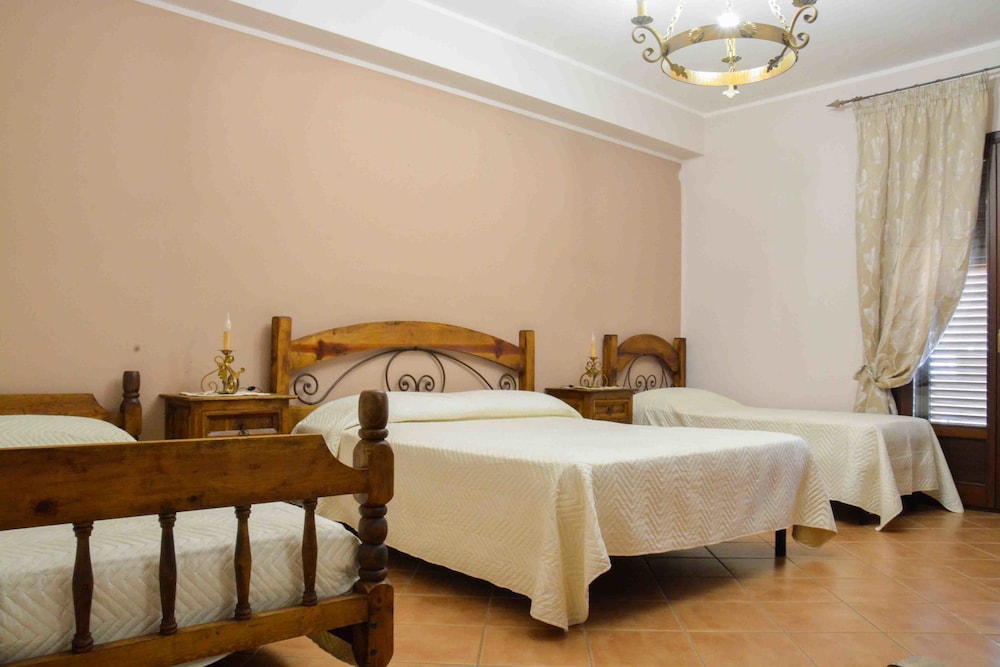 Deluxe Quadruple Room, Multiple Beds, Partial Sea View photo 3