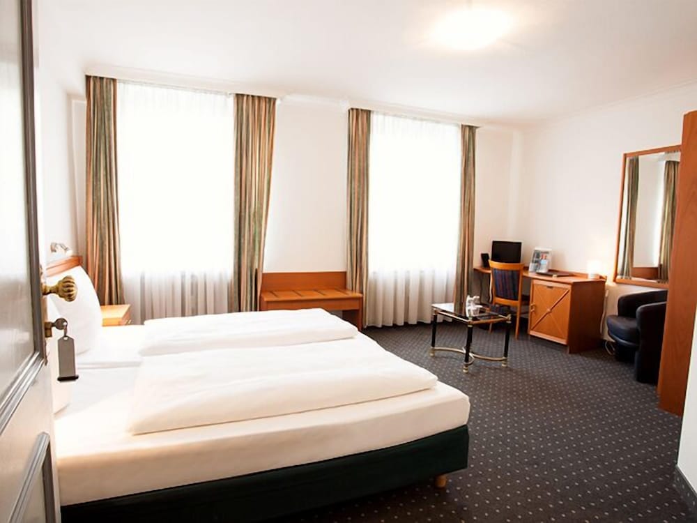 Standard Double Room - Photo 7