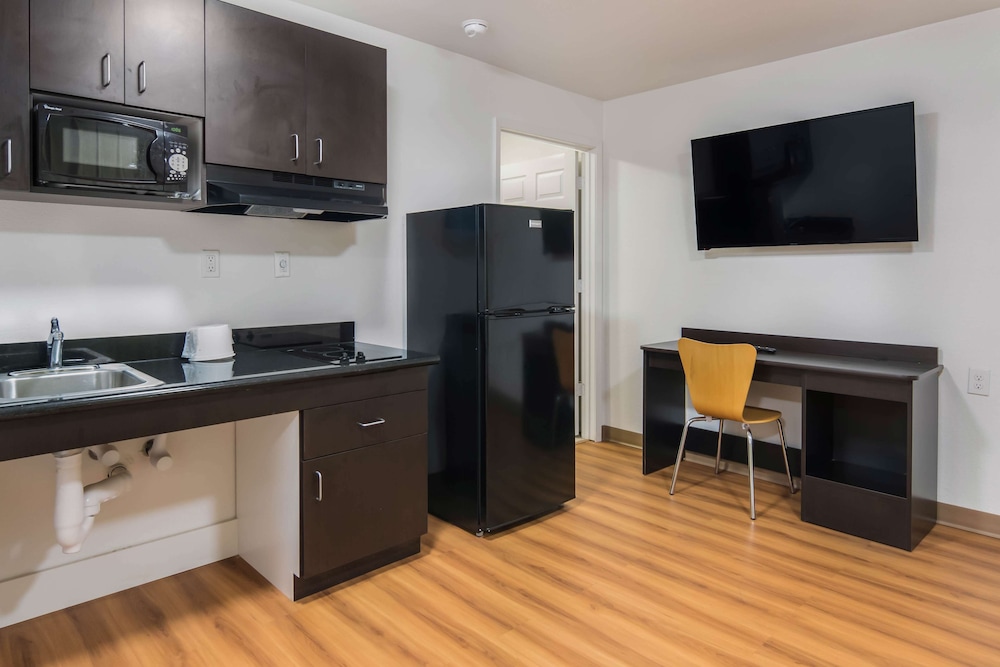 Standard Room, 1 King Bed, Non Smoking, Refrigerator & Microwave