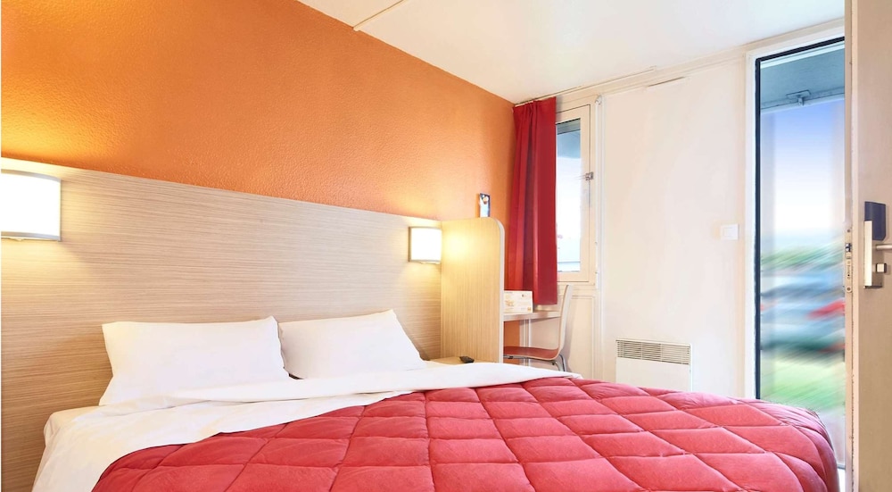 Standard Room, 3 Twin Beds - Photo 1