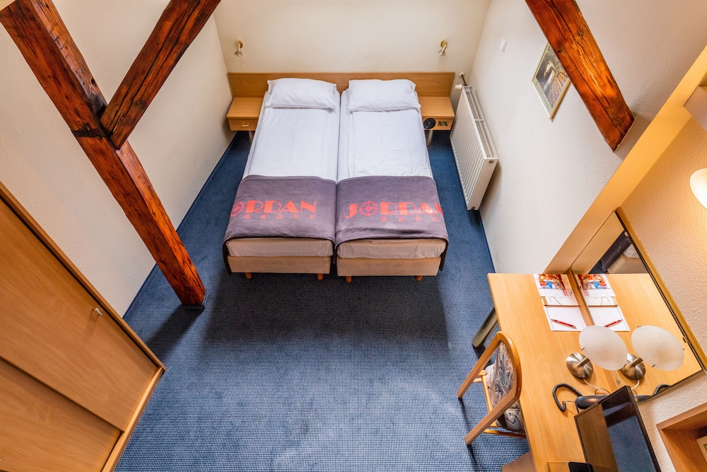 Classic Twin Room, 2 Twin Beds - Photo 1