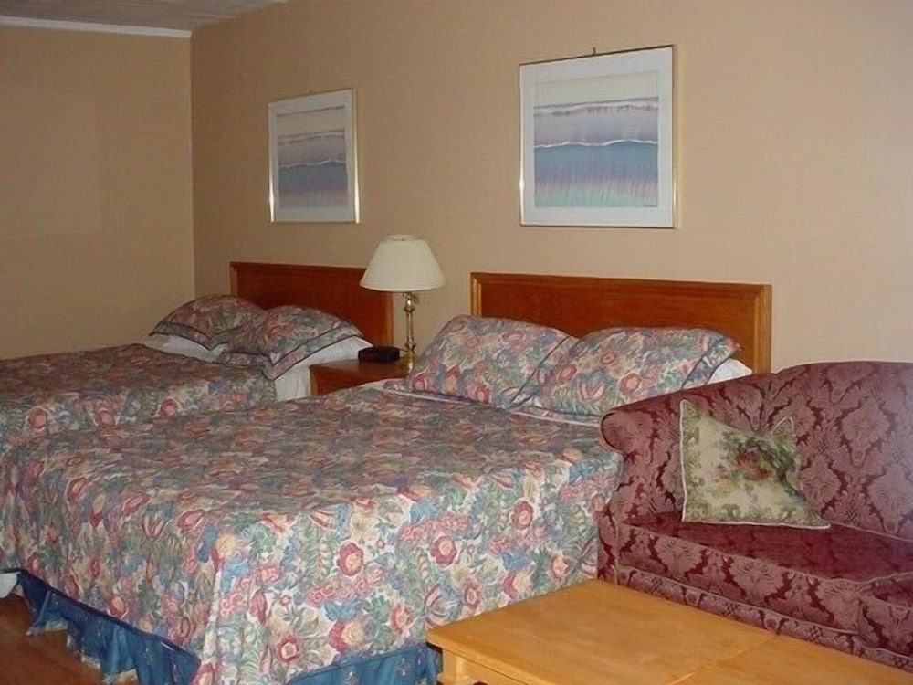 Standard Room, 2 Queen Beds, Kitchen photo 2