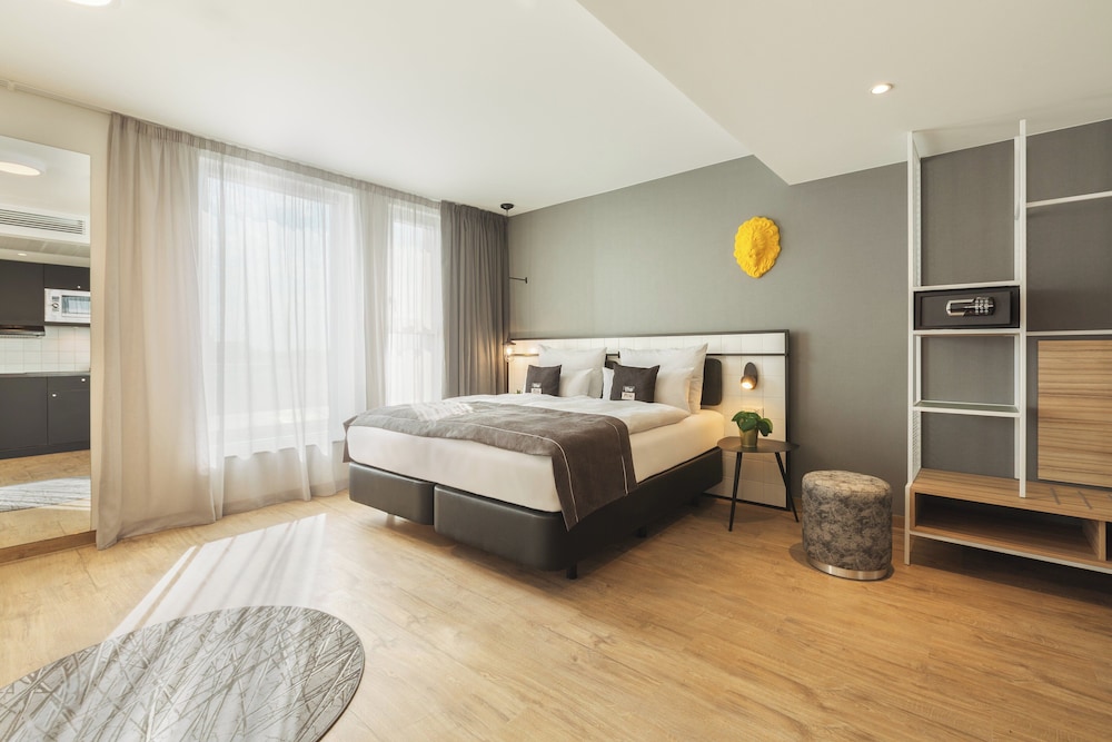 Premium Room, 1 Queen Bed with Sofa bed (Up to 3 Adults) - Photo 5
