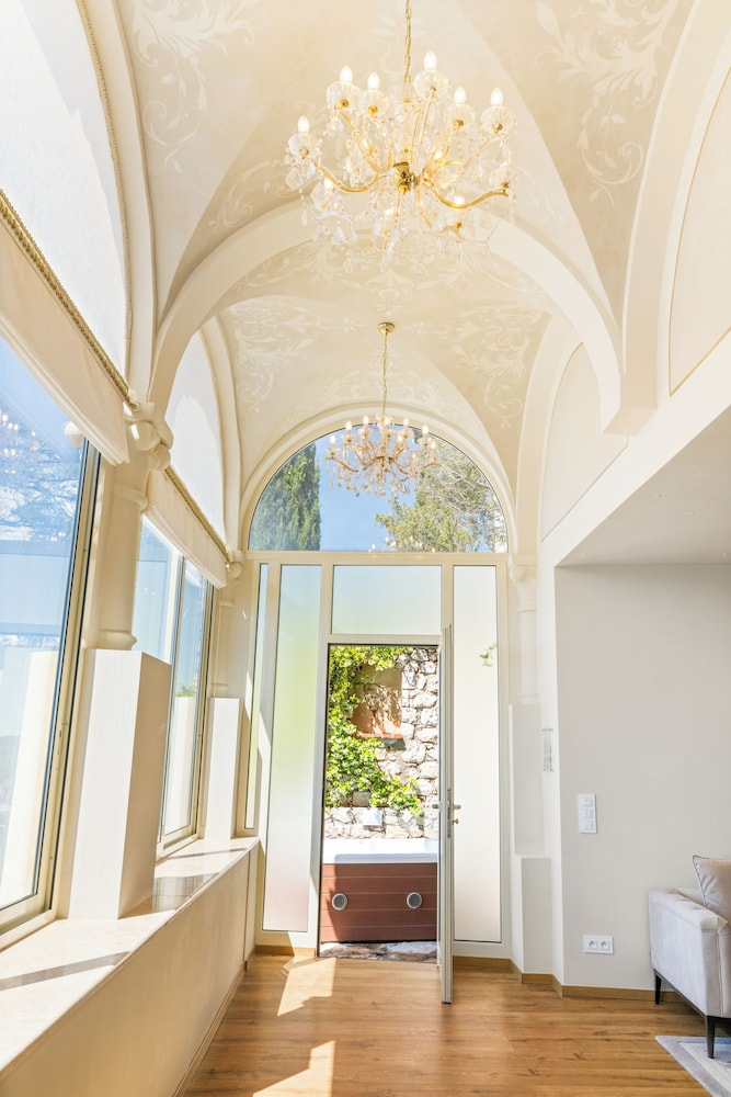 Royal Suite - Photo 7