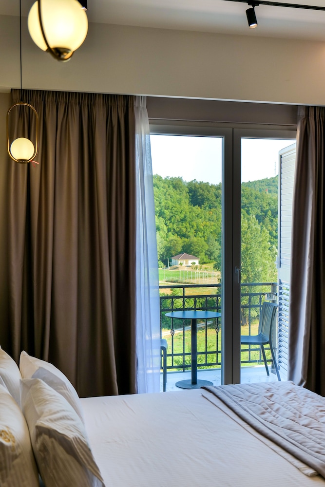 King Room with Balcony photo 2