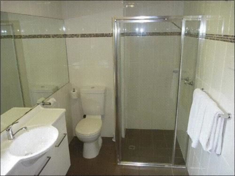 Standard Room, Non Smoking, Balcony (Standard Queen Room) photo 3