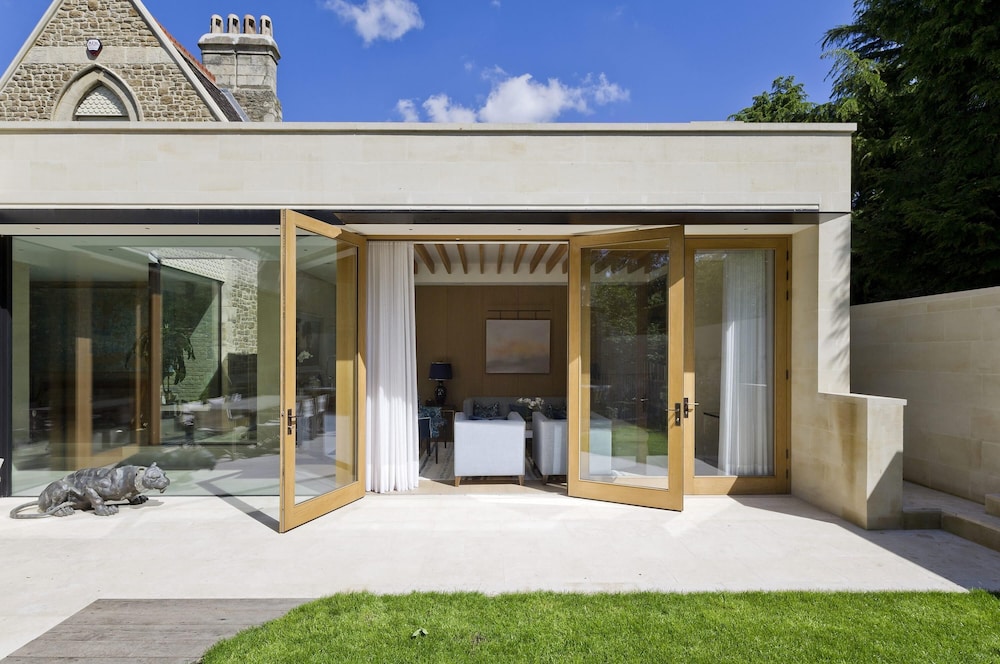Stunning 5 bed Fulham Home w Indoor Pool Sauna and Private Garden, Photo 56