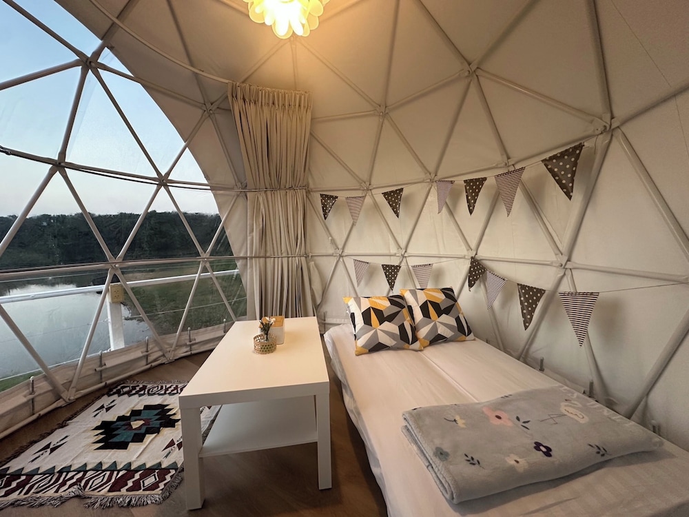 Riverfront Villa with Upper Deck Dome - Photo 7